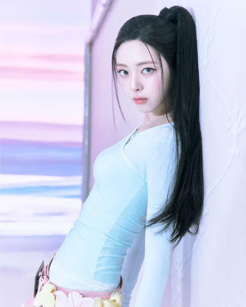 YUNA(ITZY) - [Ice Cream] Photobook Ver. (총 2종, A/B Ver.) 5