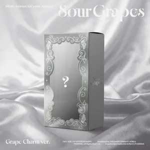 NiziU(니쥬) - 미니 1집 Sour Grapes <Grape Charm ver.>