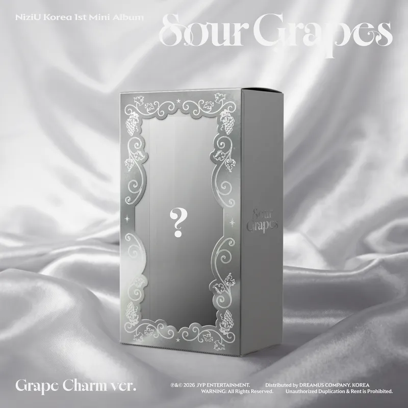 NiziU(니쥬) - 미니 1집 Sour Grapes <Grape Charm ver.>