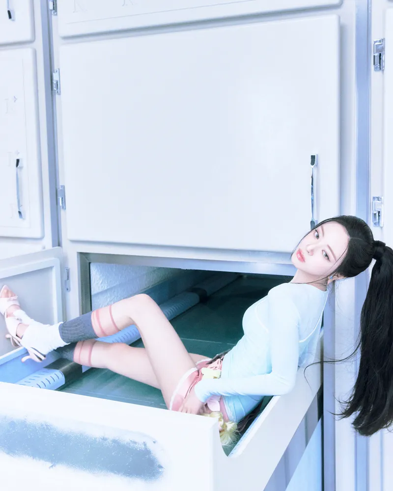 YUNA(ITZY) - [Ice Cream] Photobook Ver. (총 2종, A/B Ver.) 7